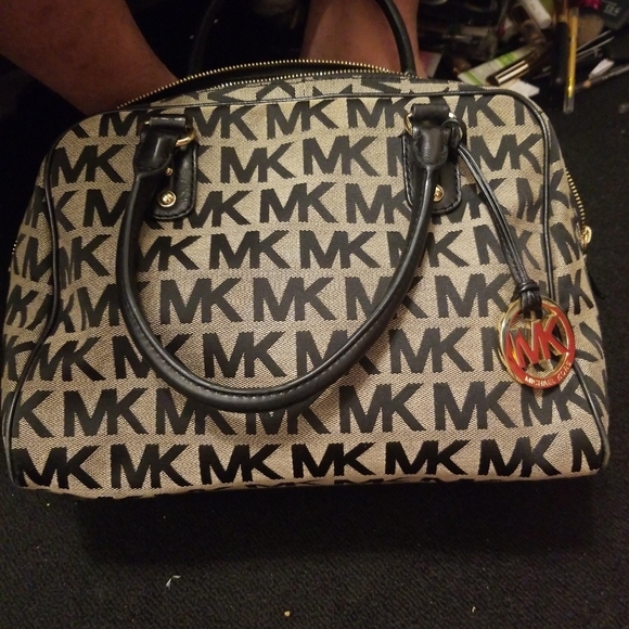 Michael Kors purse - Picture 3 of 4